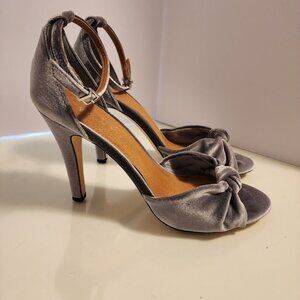 Anthropologie Velvet Gray Lien Do Heels Size 8